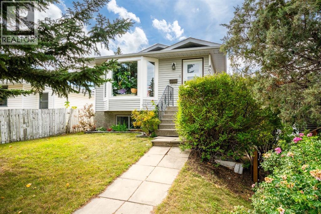 4635 70 Street Nw, Calgary, Alberta  T3B 2K7 - Photo 3 - A2262796