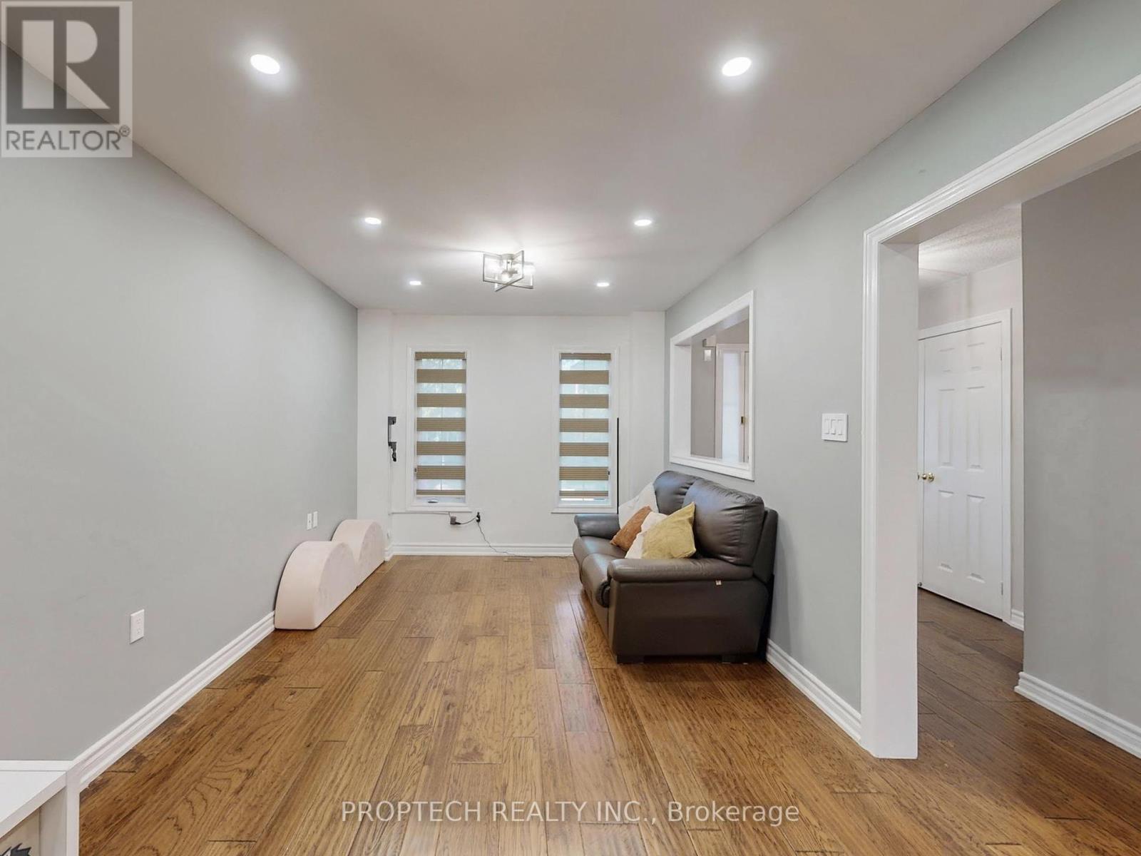 61 Cariglia Trail, Markham, Ontario  L3R 4X1 - Photo 5 - N12455791