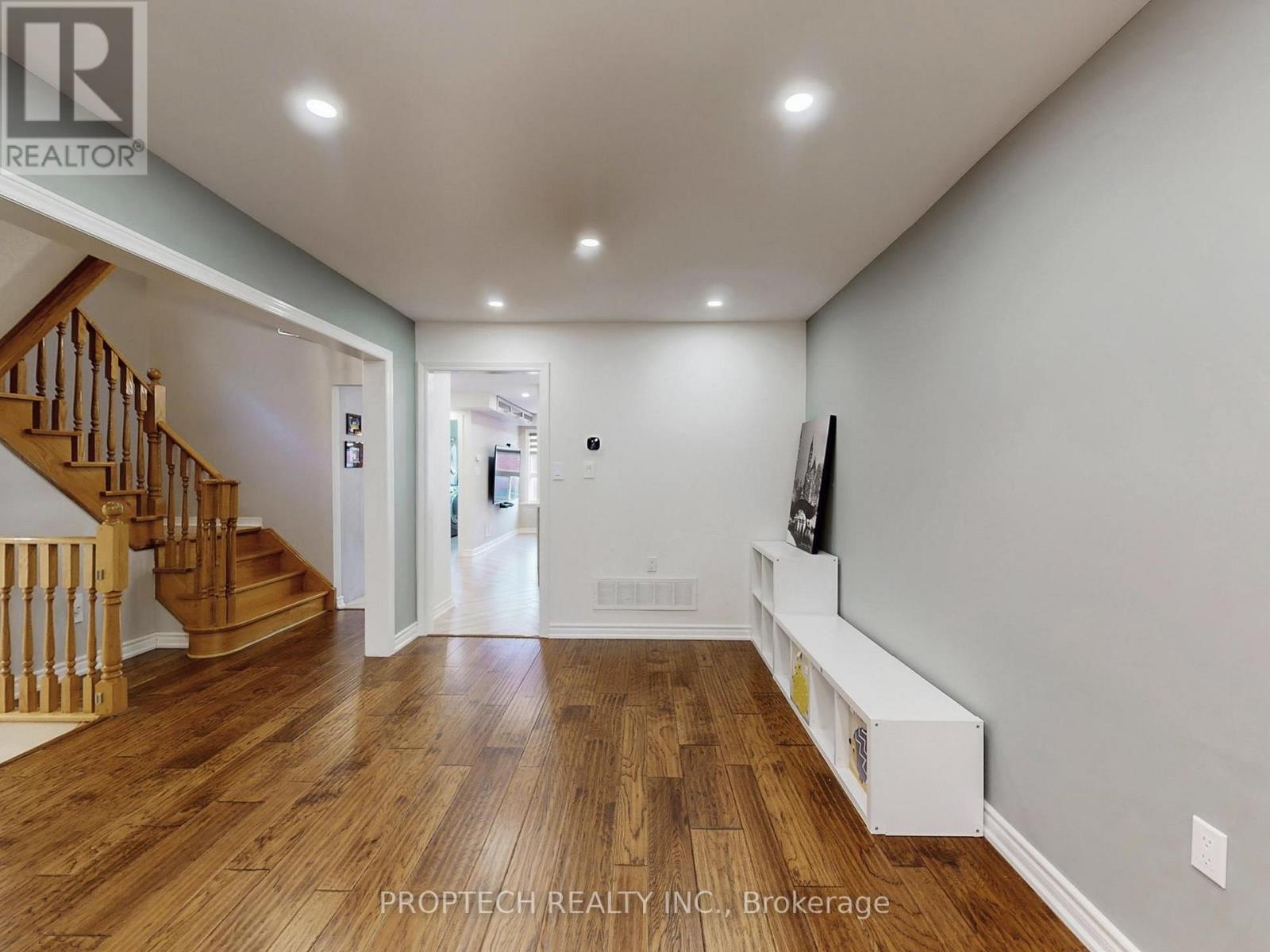61 Cariglia Trail, Markham, Ontario  L3R 4X1 - Photo 7 - N12455791