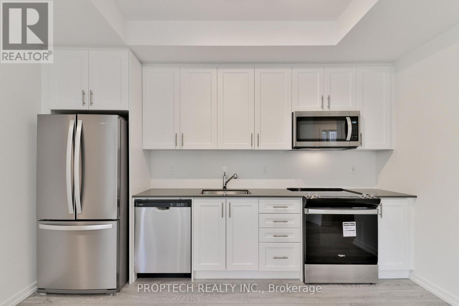 15 - 16 Lytham Green Circle, Newmarket, Ontario  L3Y 0H3 - Photo 6 - N12455800