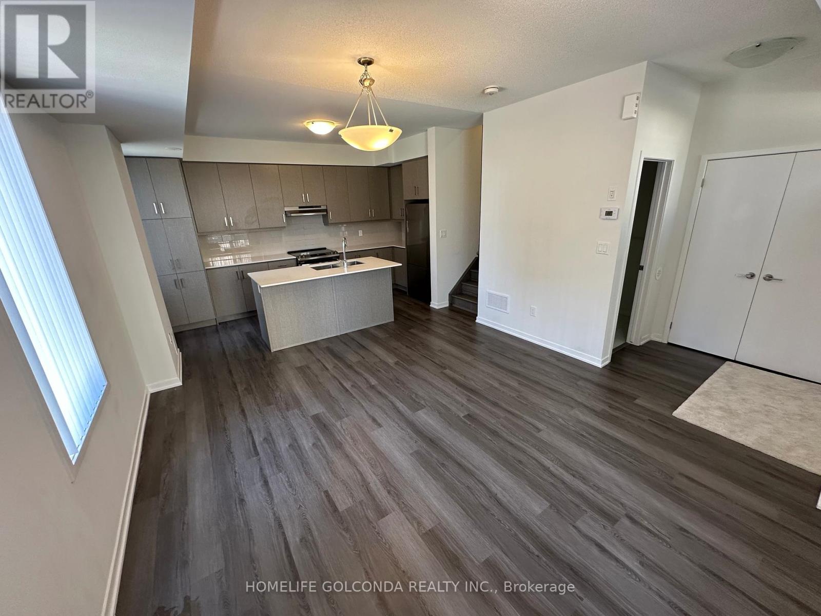 149 - 31 Almond Blossom Mews, Vaughan, Ontario  L4K 0N7 - Photo 3 - N12455803