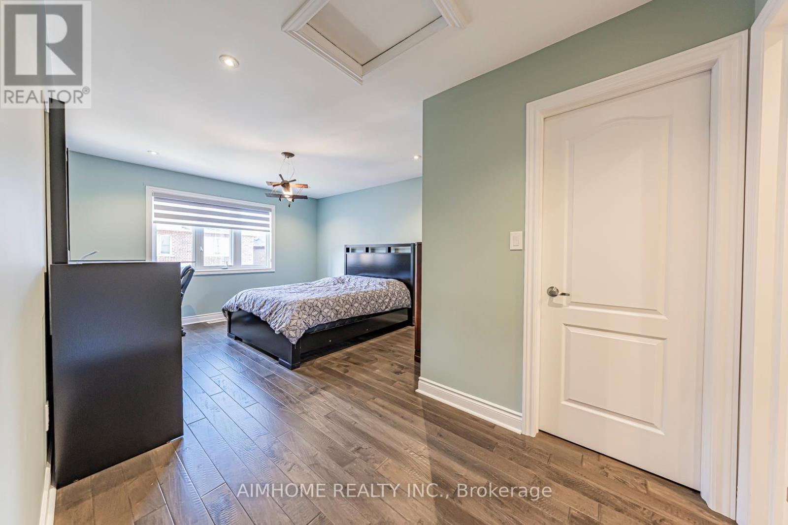 986 Wilbur Pipher Circle, Newmarket, Ontario  L3X 0G5 - Photo 27 - N12455805