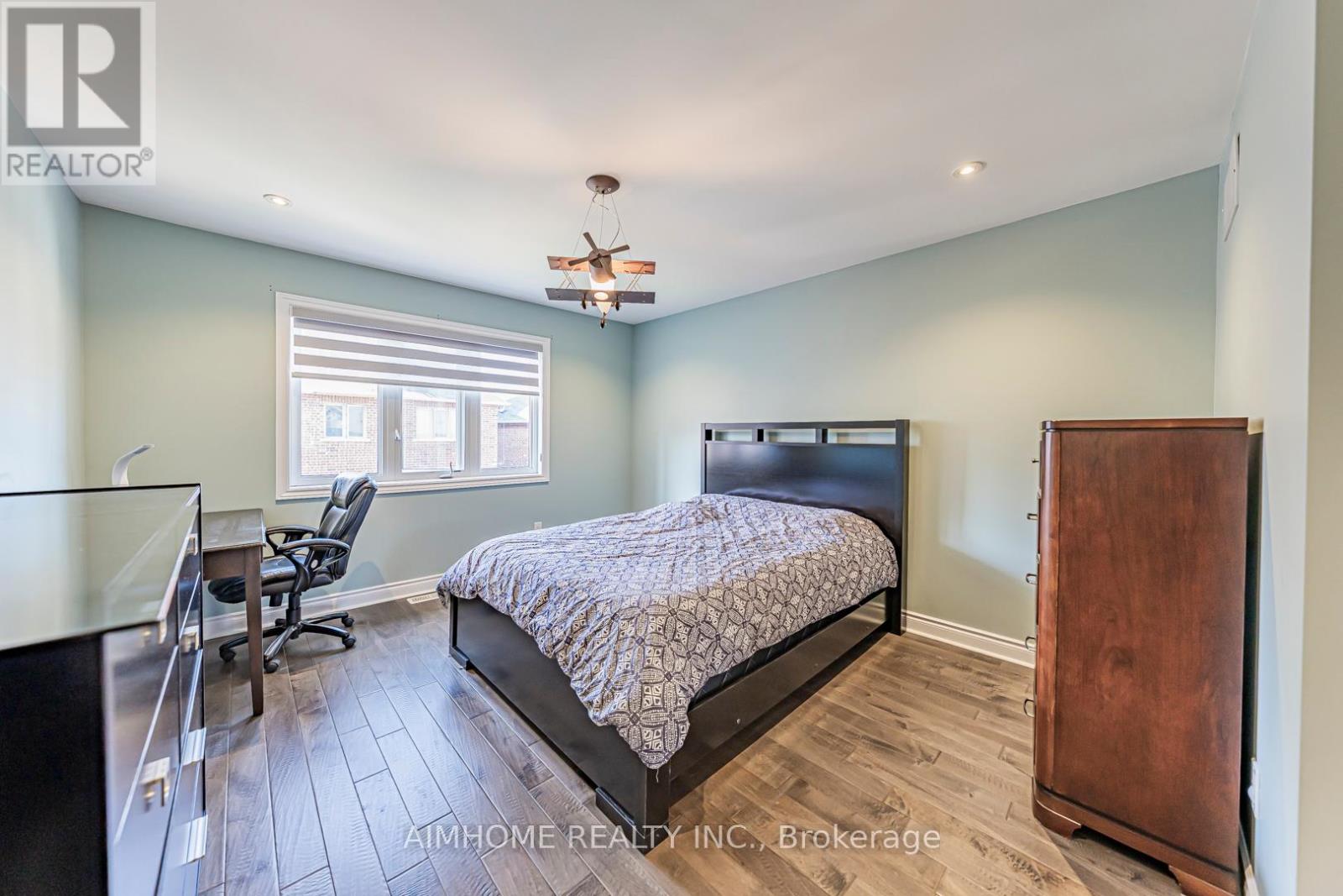 986 Wilbur Pipher Circle, Newmarket, Ontario  L3X 0G5 - Photo 28 - N12455805