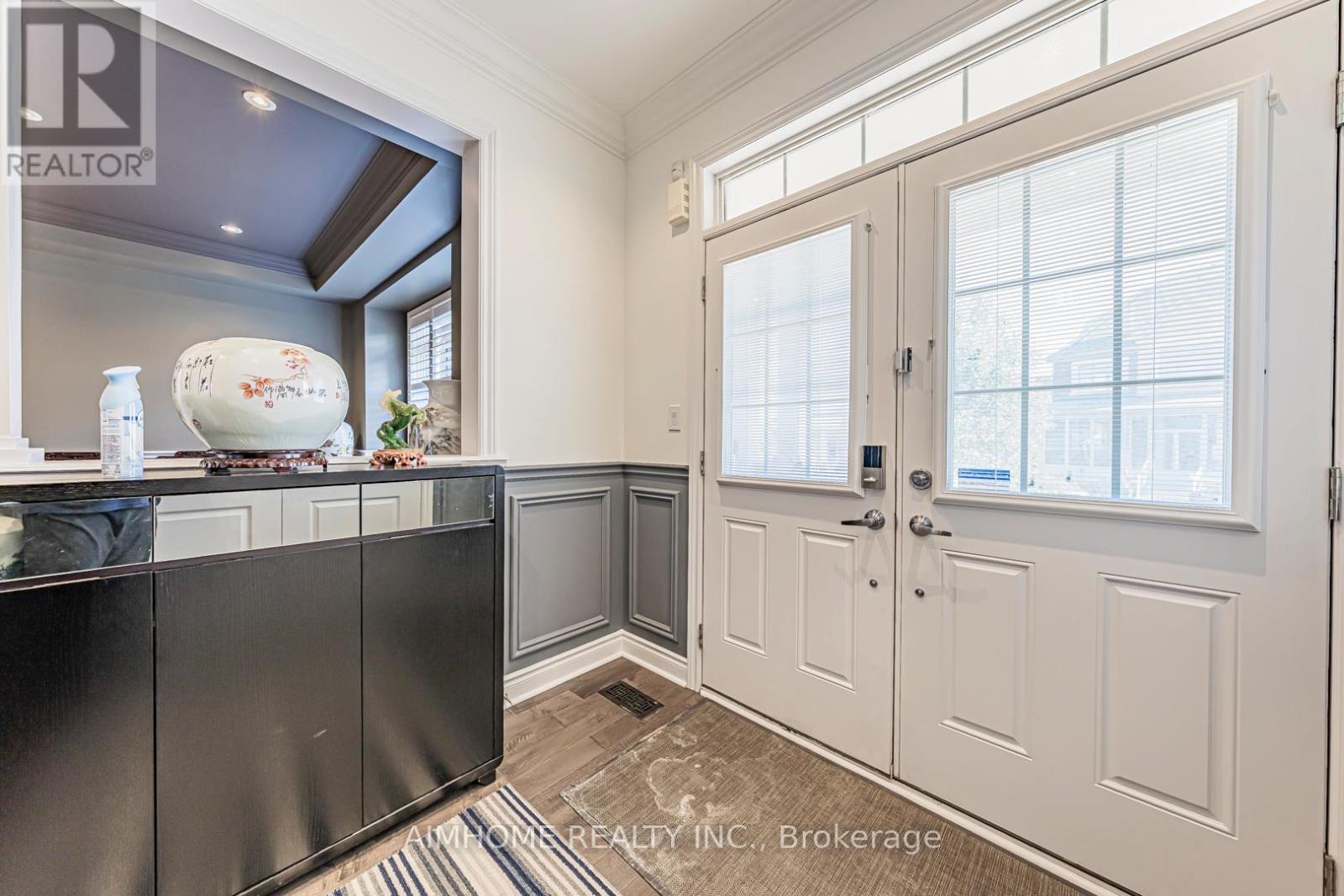 986 Wilbur Pipher Circle, Newmarket, Ontario  L3X 0G5 - Photo 3 - N12455805