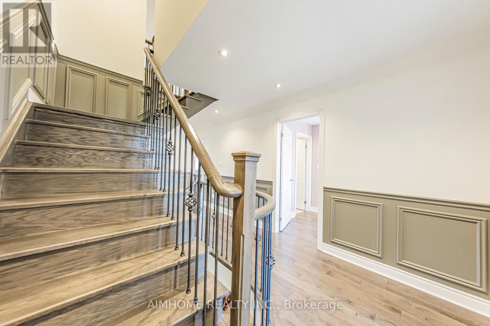 986 Wilbur Pipher Circle, Newmarket, Ontario  L3X 0G5 - Photo 33 - N12455805