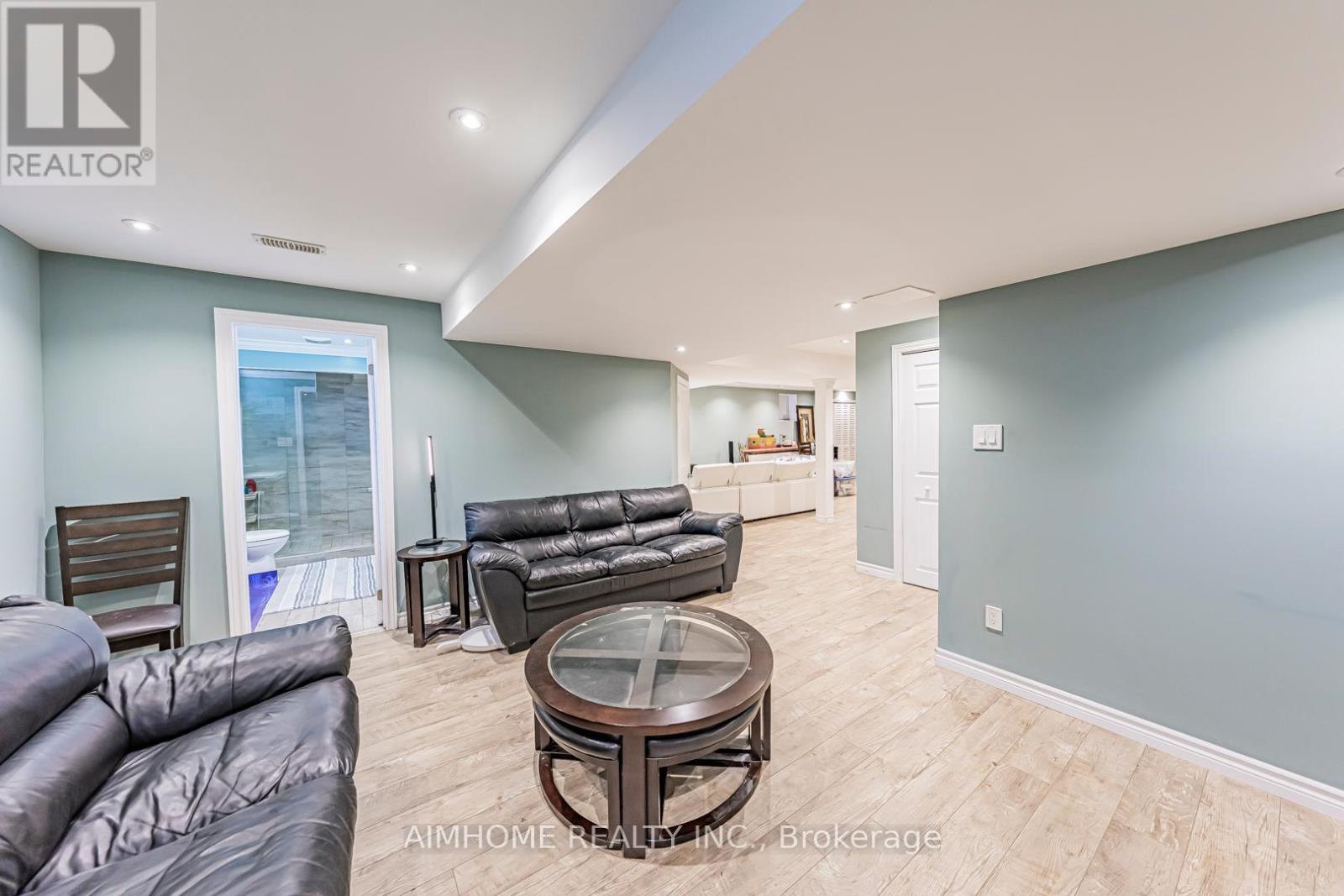 986 Wilbur Pipher Circle, Newmarket, Ontario  L3X 0G5 - Photo 42 - N12455805