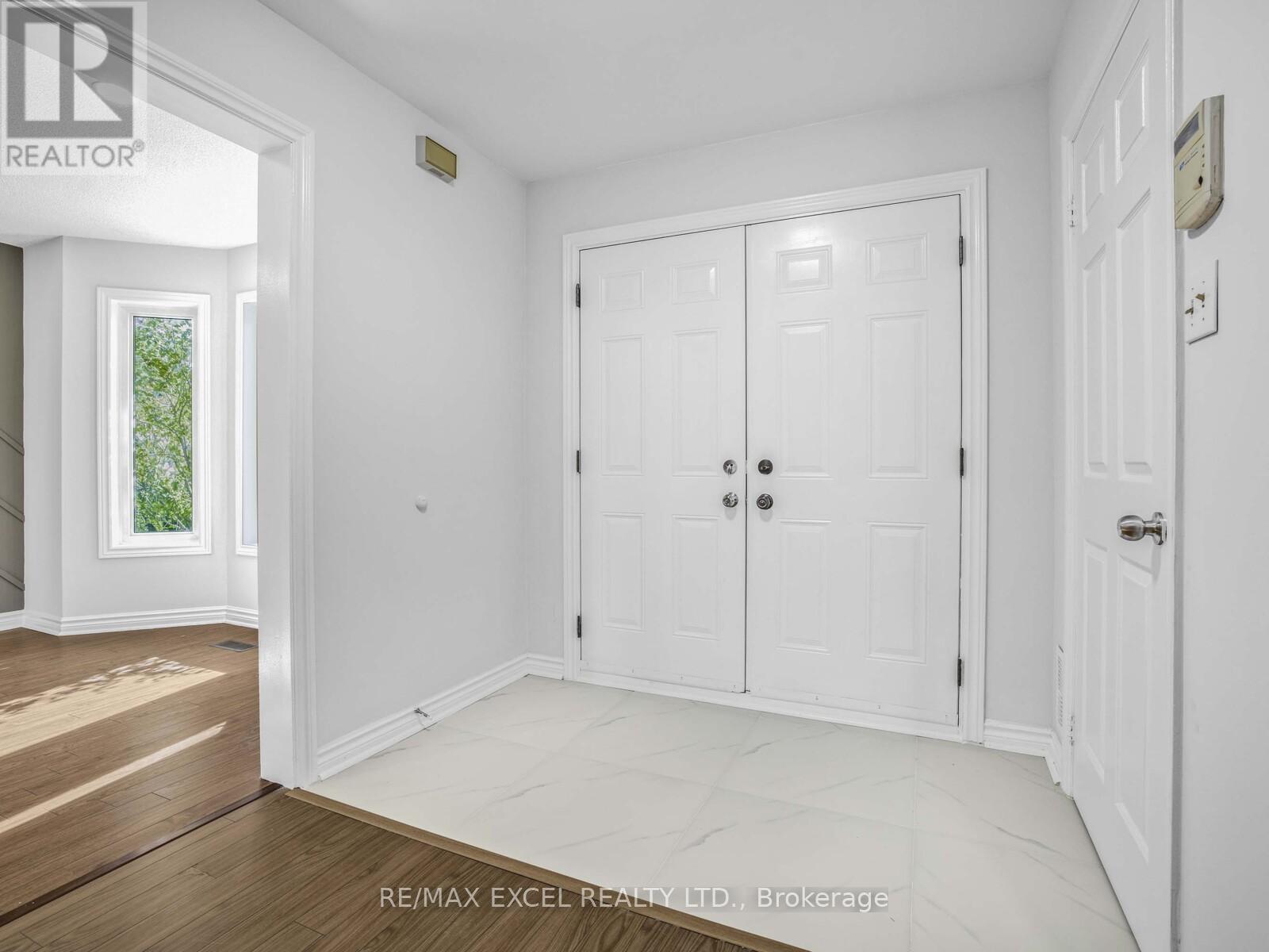 25 Golden Meadow Road, Barrie, Ontario  L4N 7E6 - Photo 4 - S12455798