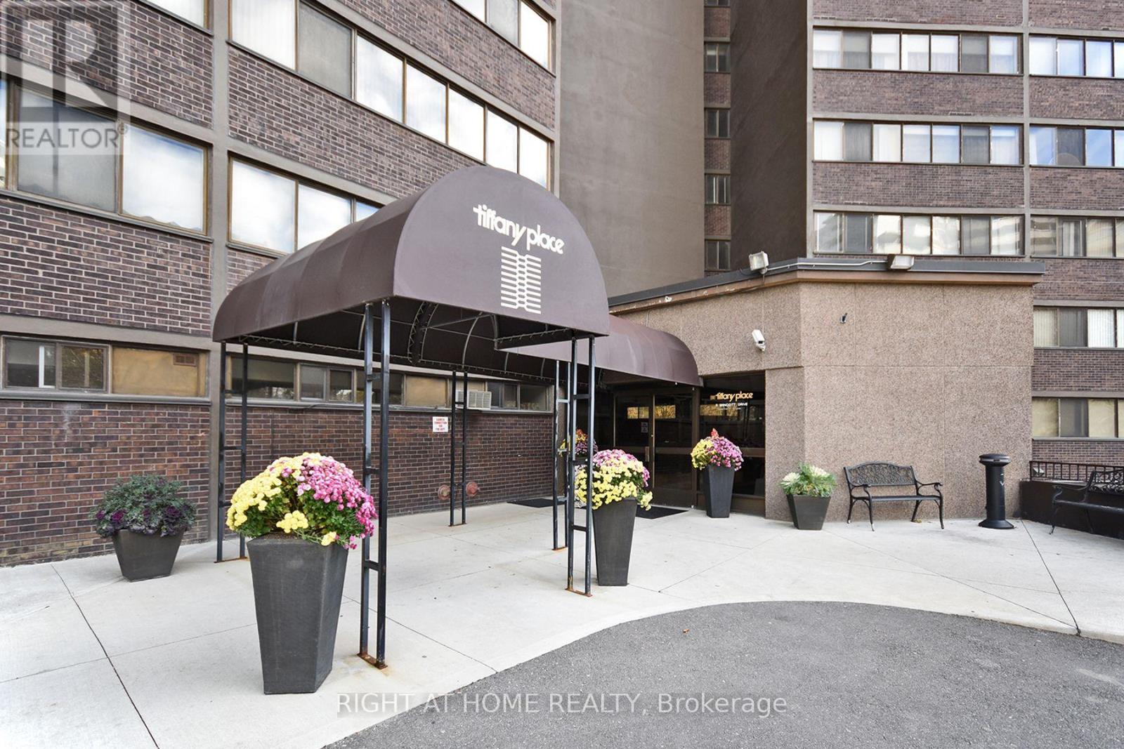 1508 - 11 Wincott Drive, Toronto, Ontario  M9R 2R9 - Photo 2 - W12455796