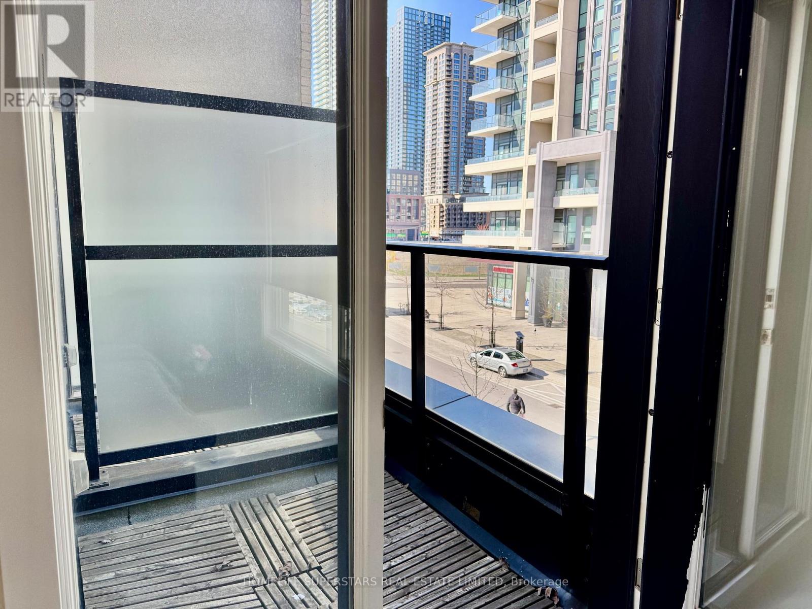 Th 3 - 4070 Parkside Village Drive W, Mississauga, Ontario  L5B 0K2 - Photo 14 - W12455804