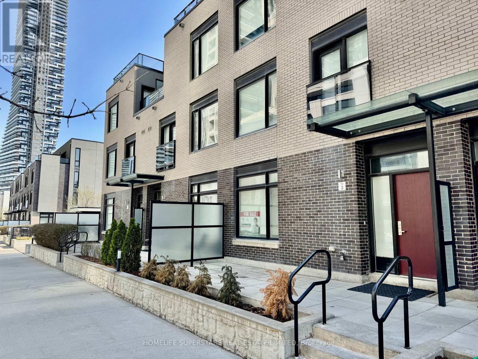Th 3 - 4070 Parkside Village Drive W, Mississauga, Ontario  L5B 0K2 - Photo 2 - W12455804