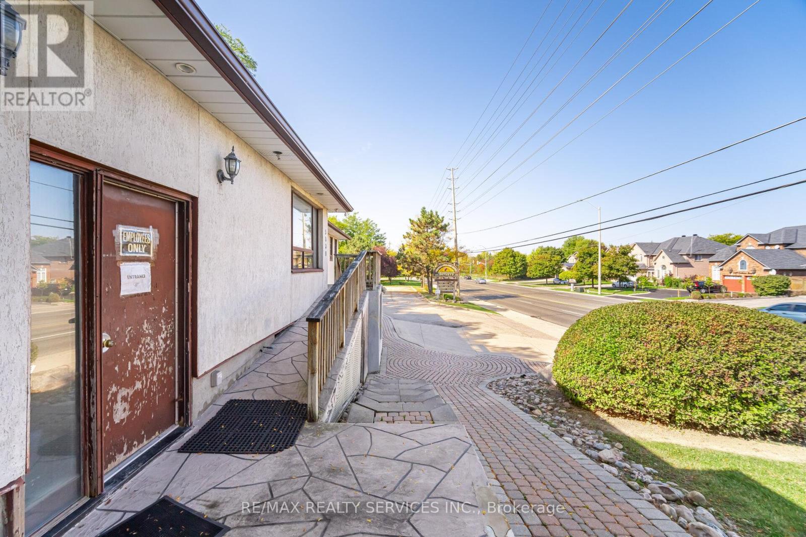 5330 Creditview Road, Mississauga, Ontario  L5M 5N5 - Photo 4 - W12455812