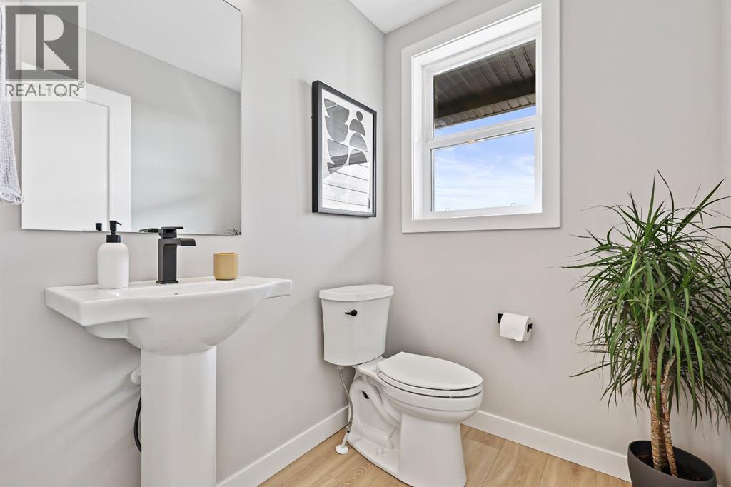 2225 77 Street Sw, Calgary, Alberta  T3H 6E1 - Photo 11 - A2263677
