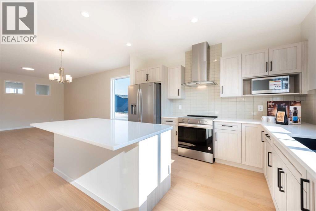 264 Marmot Grove Nw, Calgary, Alberta  T3J 2J5 - Photo 3 - A2260366