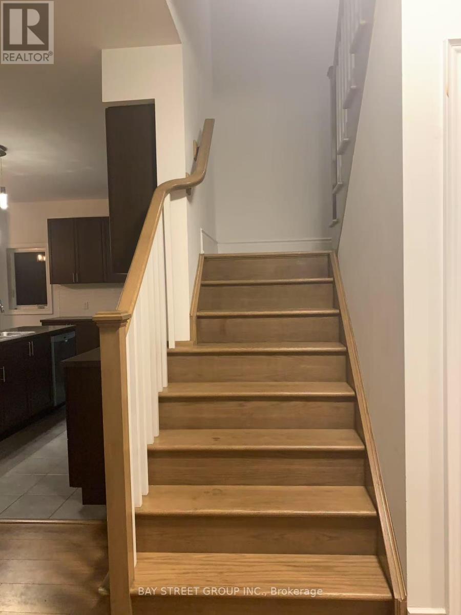 77 Sunset Way, Thorold, Ontario  L2V 0C7 - Photo 11 - X12411109