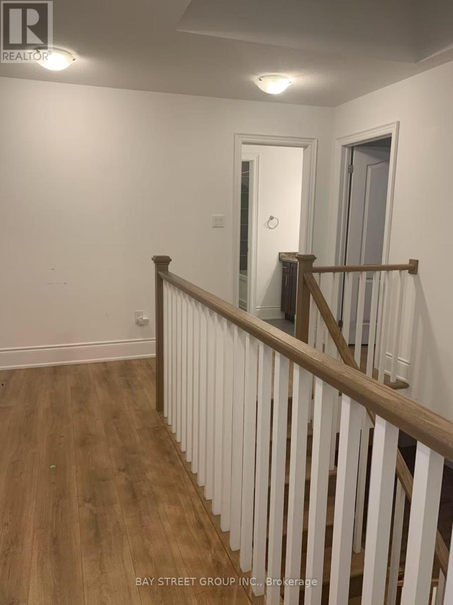 77 Sunset Way, Thorold, Ontario  L2V 0C7 - Photo 16 - X12411109