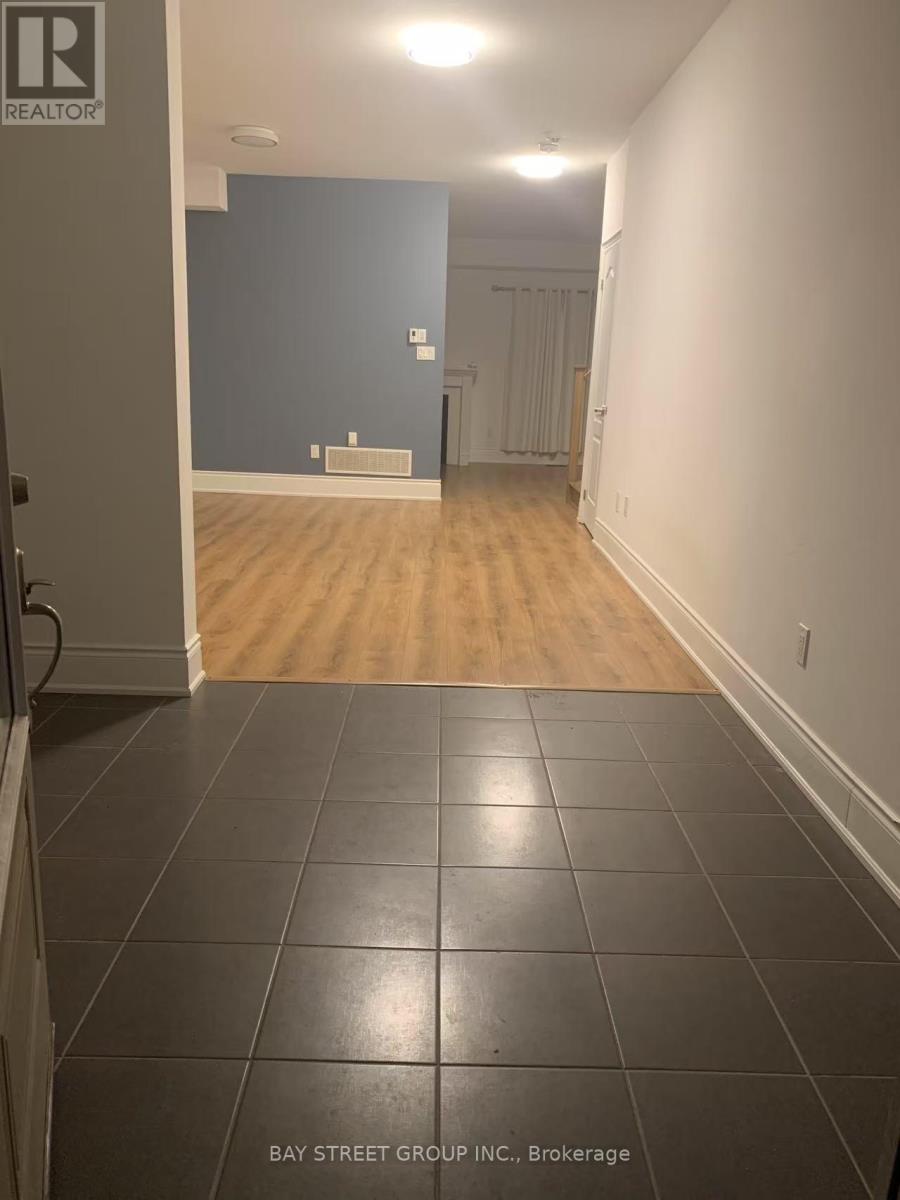 77 Sunset Way, Thorold, Ontario  L2V 0C7 - Photo 4 - X12411109
