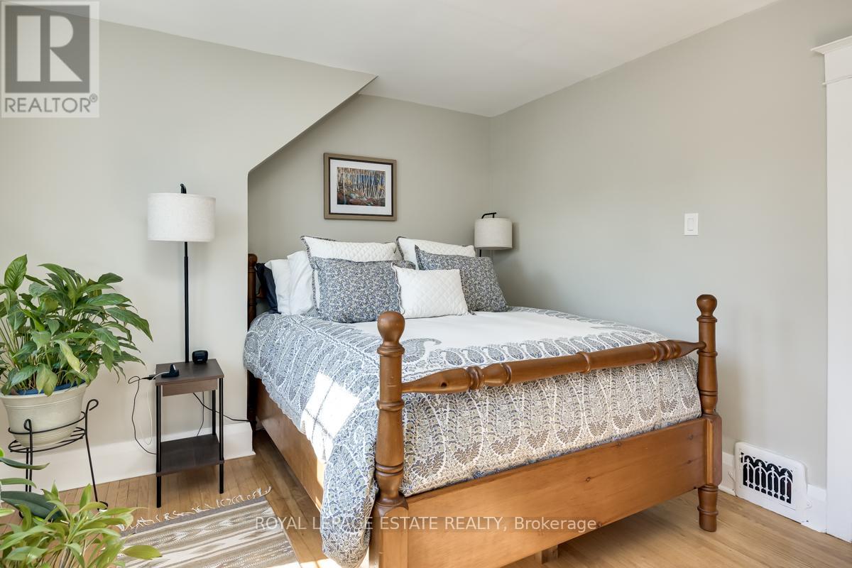 532 Glebeholme Boulevard, Toronto, Ontario  M4C 1V4 - Photo 14 - E12455822