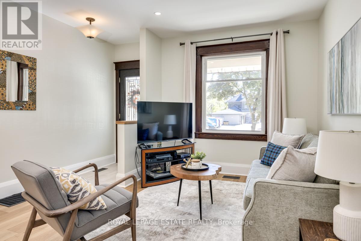 532 Glebeholme Boulevard, Toronto, Ontario  M4C 1V4 - Photo 6 - E12455822