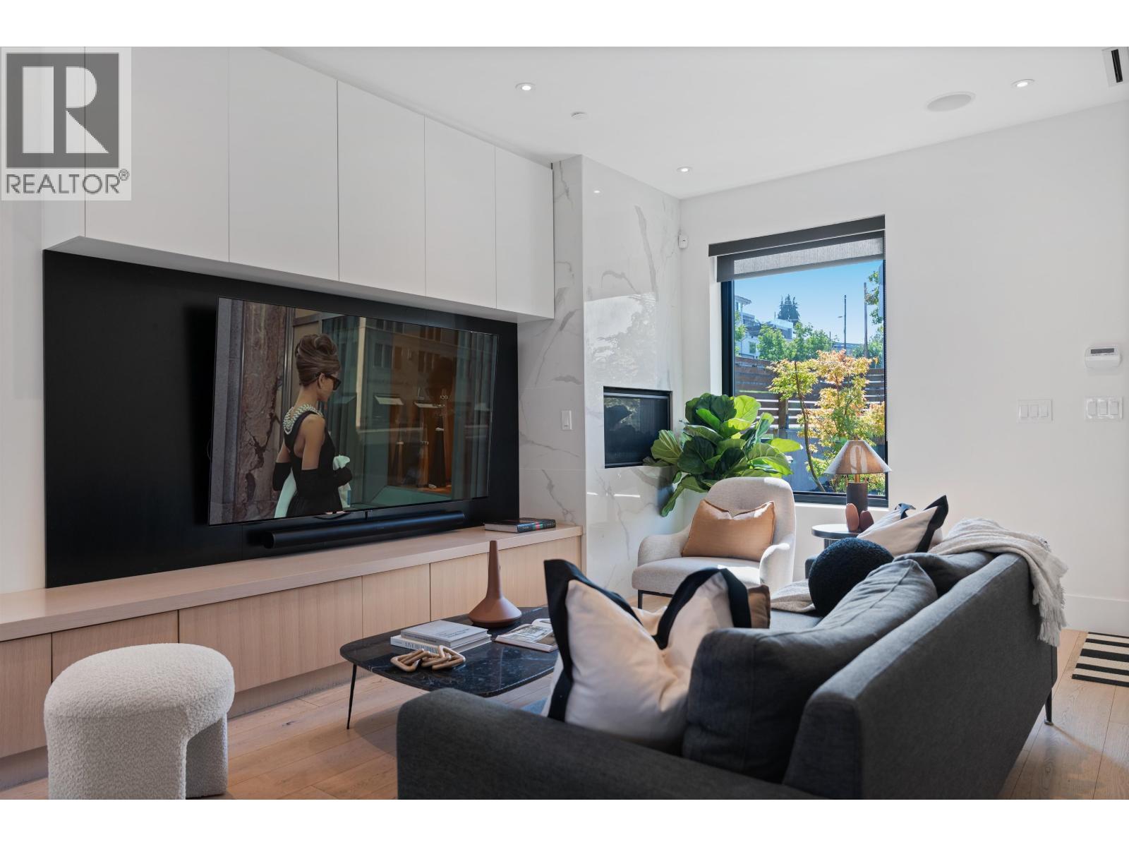 575 E 22nd Avenue, Vancouver, British Columbia  V5V 1V2 - Photo 2 - R3053464