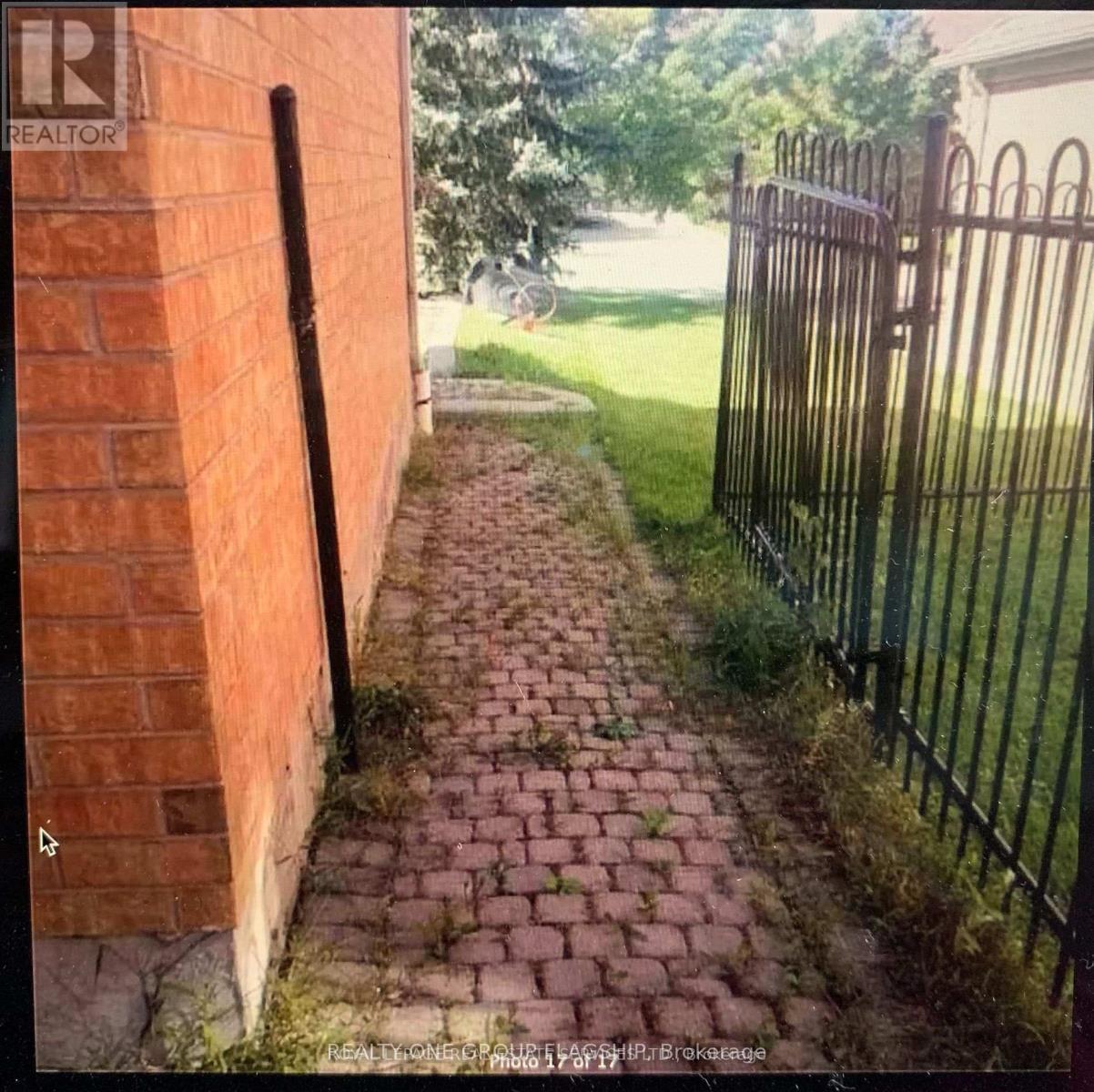 Lower - 2256 Manor Hill Lower Drive, Mississauga, Ontario  L5M 5B8 - Photo 12 - W12455825