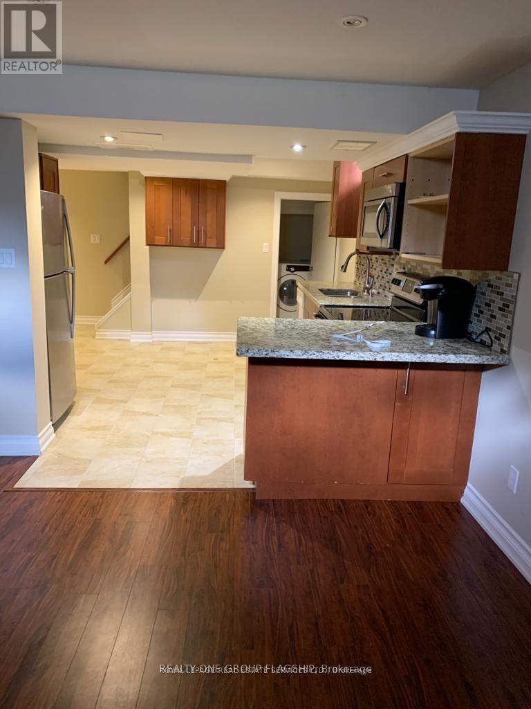 Lower - 2256 Manor Hill Lower Drive, Mississauga, Ontario  L5M 5B8 - Photo 5 - W12455825