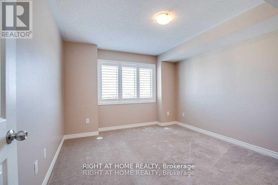 29-04 - 2420 Baronwood Drive, Oakville, Ontario  L6M 0X6 - Photo 10 - W12455826
