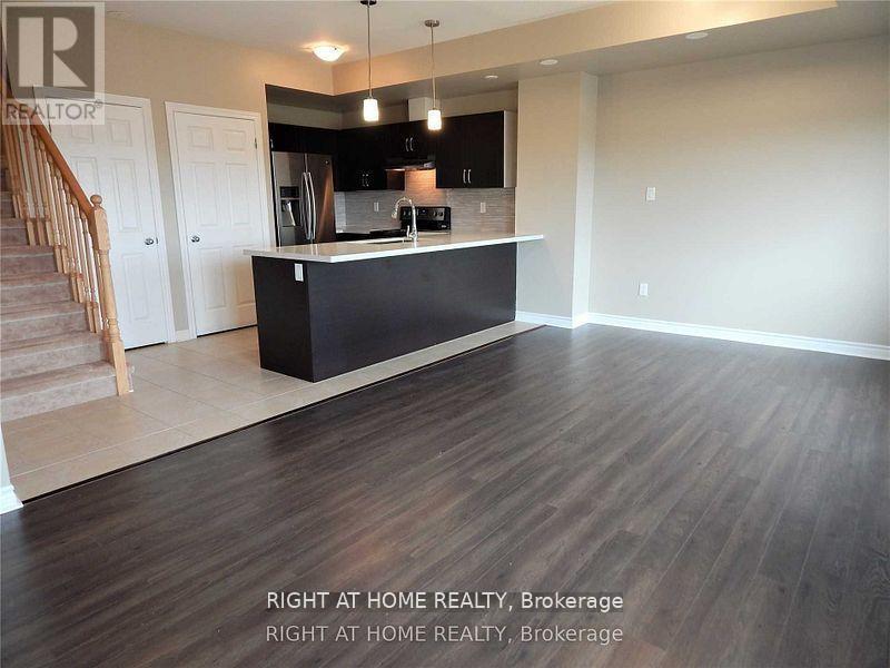 29-04 - 2420 Baronwood Drive, Oakville, Ontario  L6M 0X6 - Photo 3 - W12455826