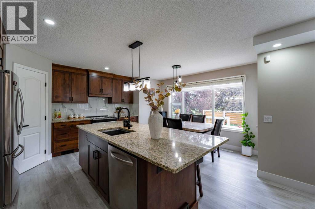 276 Fairways Bay Nw, Airdrie, Alberta  T4B 2P5 - Photo 5 - A2263490