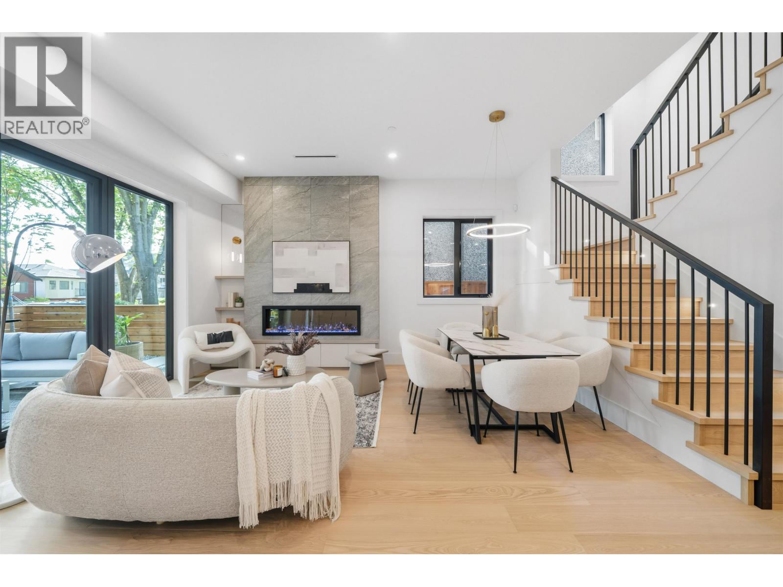 2493 Eton Street, Vancouver, British Columbia  V5K 1J6 - Photo 2 - R3056798