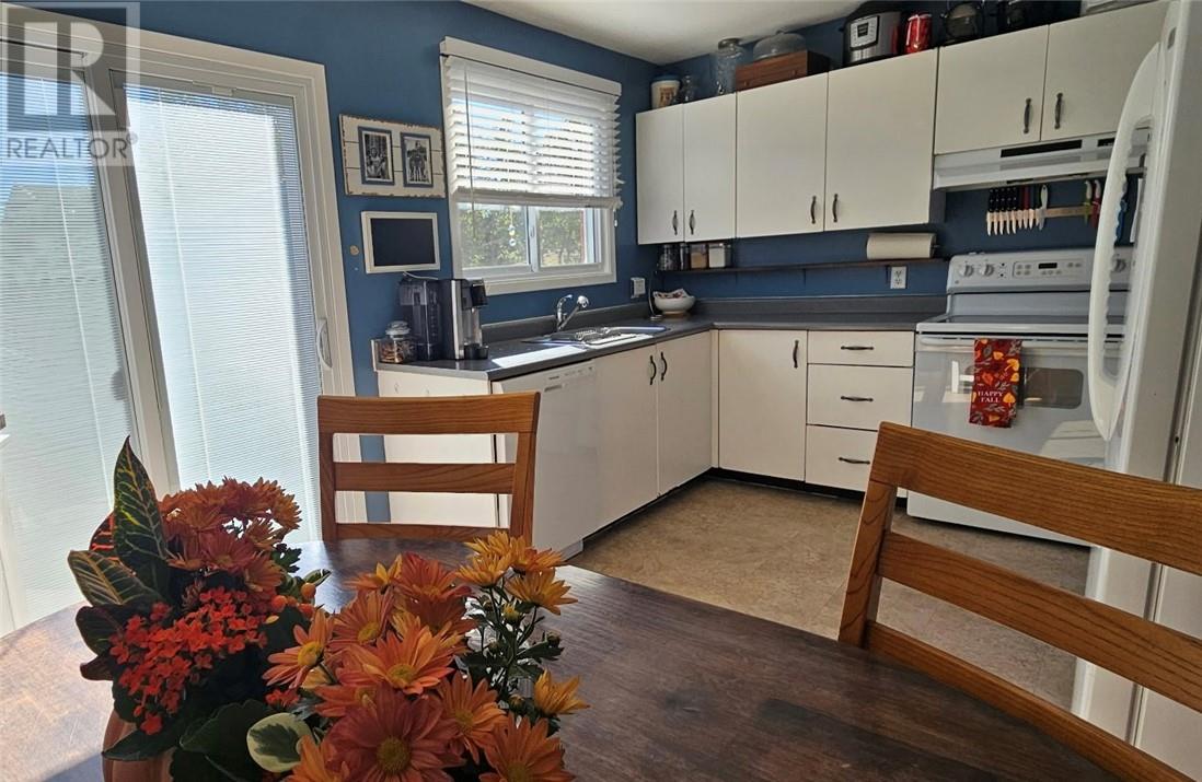 63 Elmhurst Court, Sudbury, Ontario  P3A 5Z4 - Photo 4 - 2125163