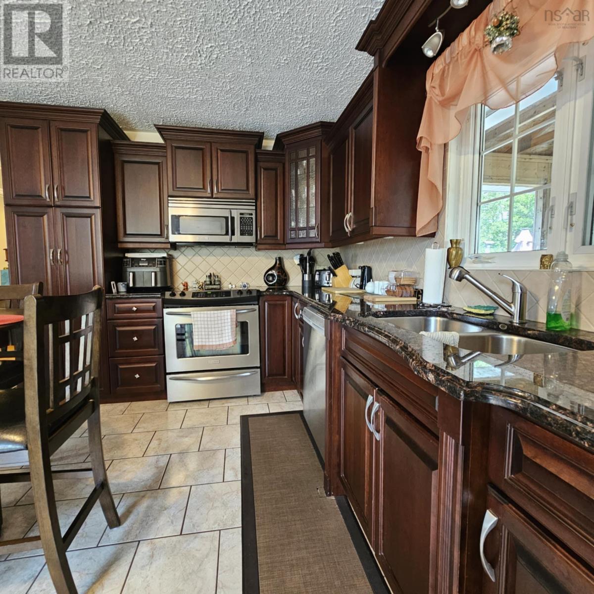 37 Stacey Avenue, North Sydney, Nova Scotia  B2A 3P3 - Photo 8 - 202520766