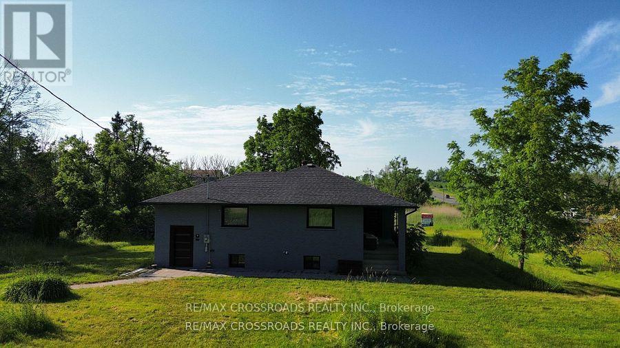7118 Yonge Street, Innisfil, Ontario  L9S 4P3 - Photo 3 - N12413680