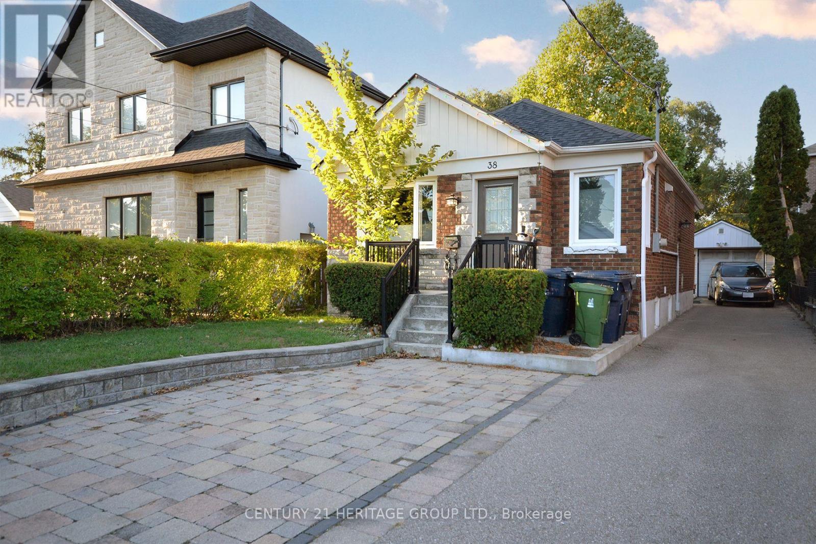 LOWER - 38 ELLINS AVENUE, Toronto, Ontario