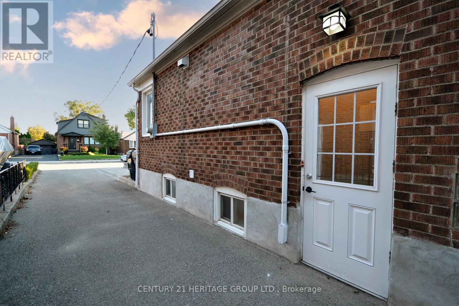 Lower - 38 Ellins Avenue, Toronto, Ontario  M6N 2A5 - Photo 2 - W12452506