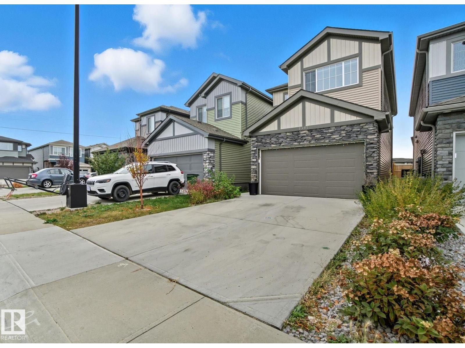 9307 Pear Link Sw, Edmonton, Alberta  T6X 2N8 - Photo 3 - E4461623