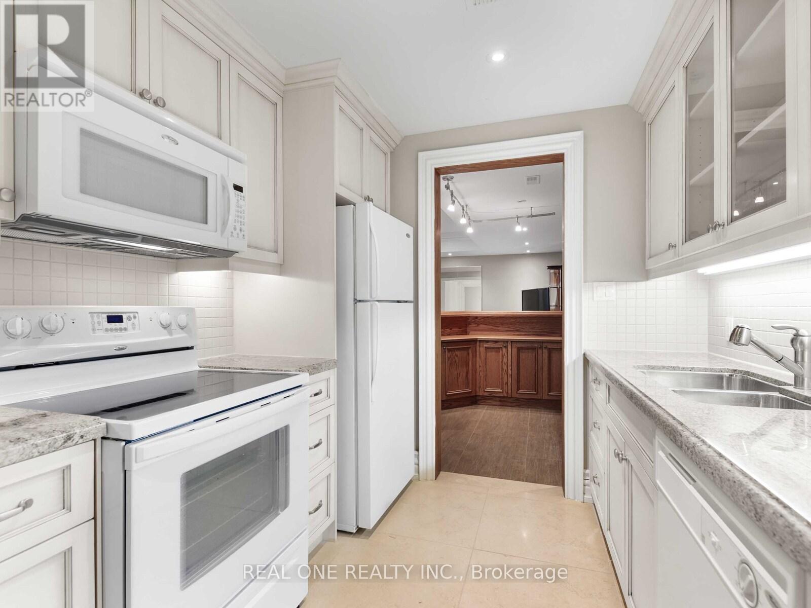 25 Dempsey Crescent, Toronto, Ontario  M2L 1Y4 - Photo 13 - C12455840