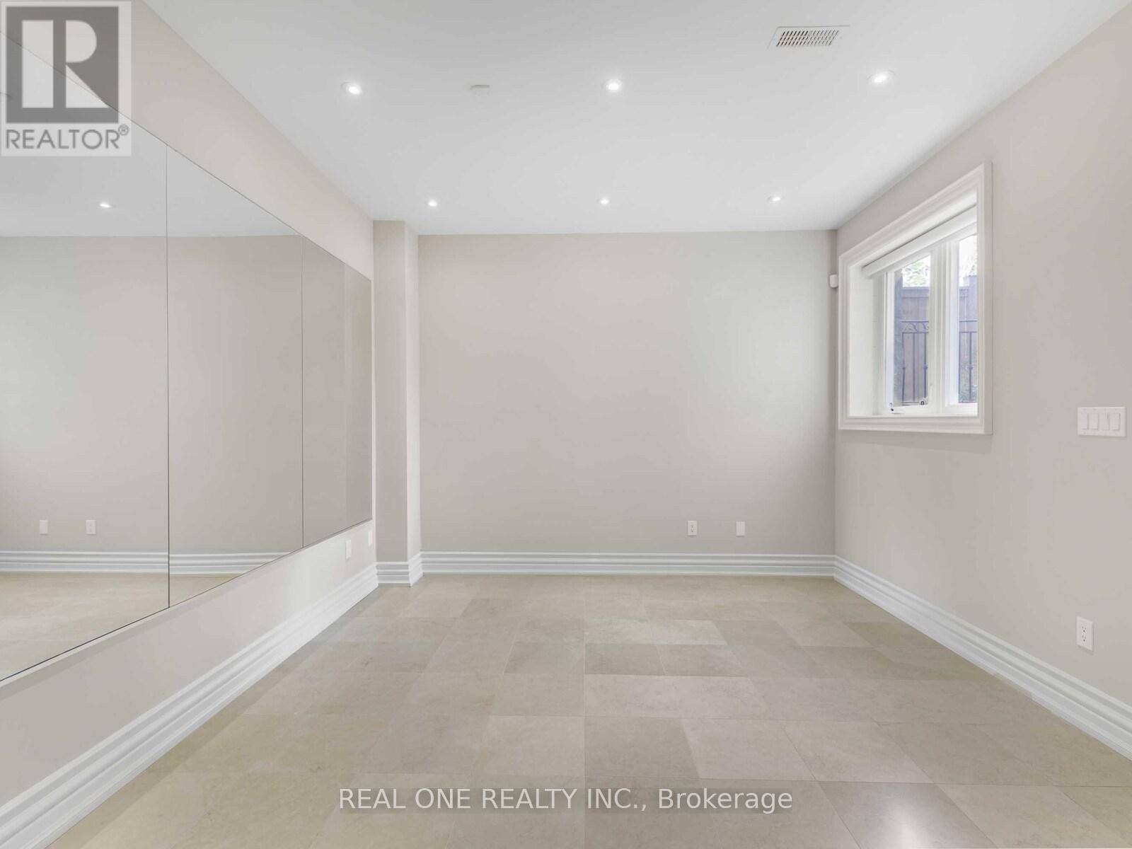 25 Dempsey Crescent, Toronto, Ontario  M2L 1Y4 - Photo 14 - C12455840