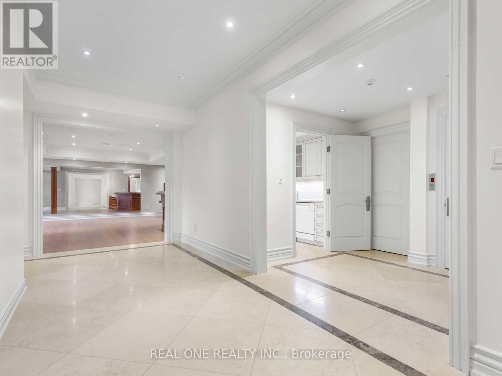 25 Dempsey Crescent, Toronto, Ontario  M2L 1Y4 - Photo 16 - C12455840