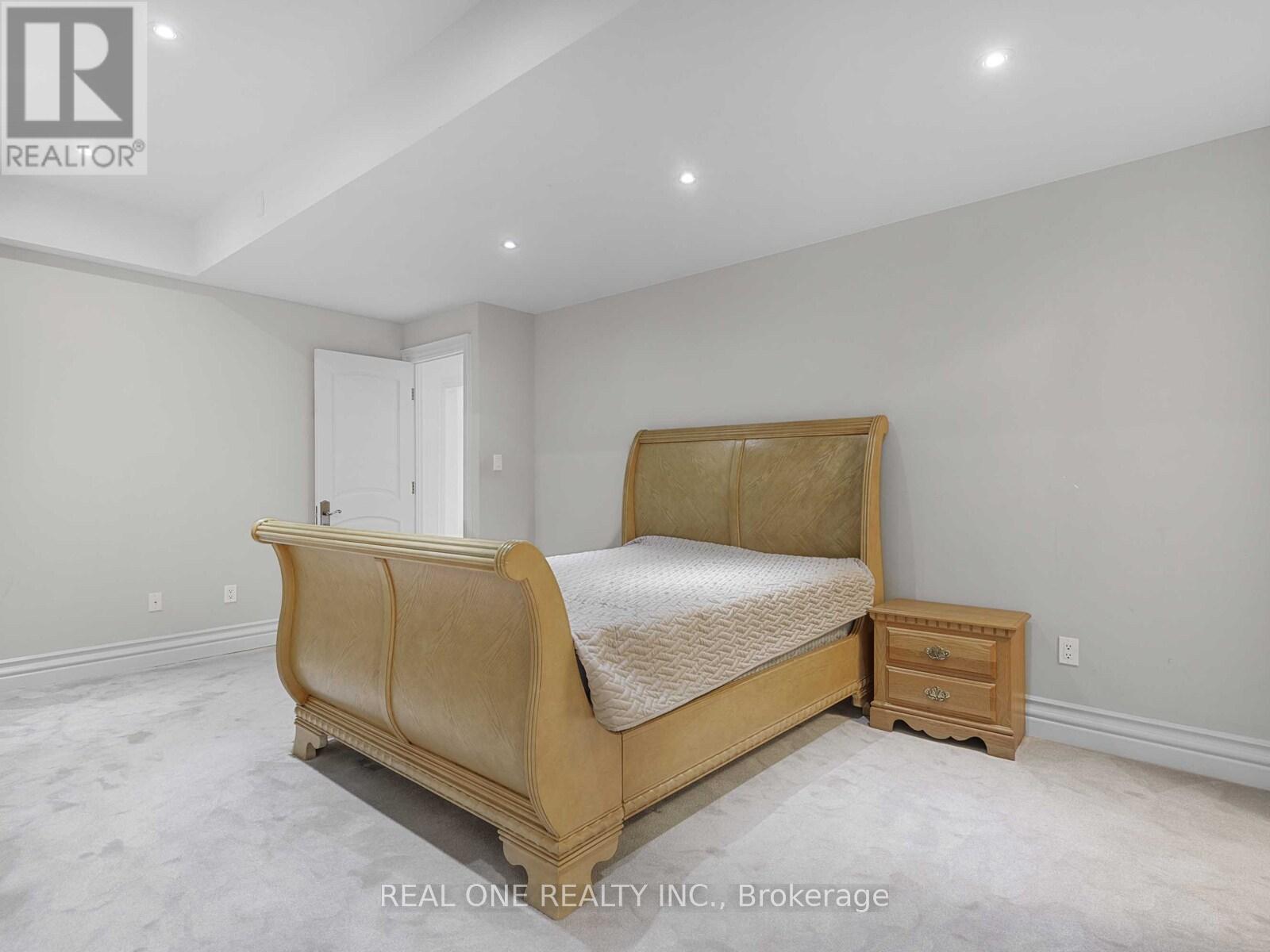 25 Dempsey Crescent, Toronto, Ontario  M2L 1Y4 - Photo 17 - C12455840