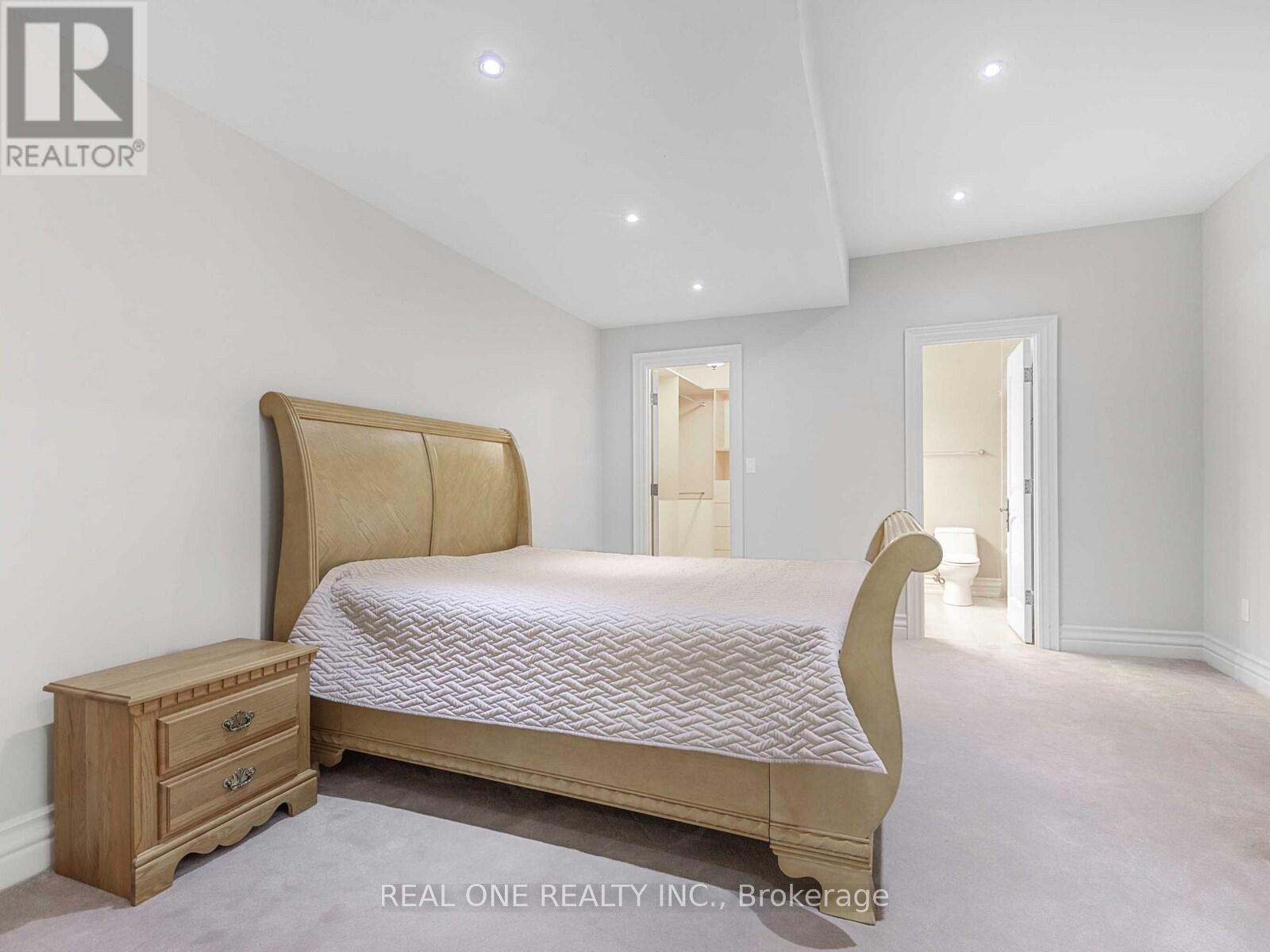 25 Dempsey Crescent, Toronto, Ontario  M2L 1Y4 - Photo 18 - C12455840