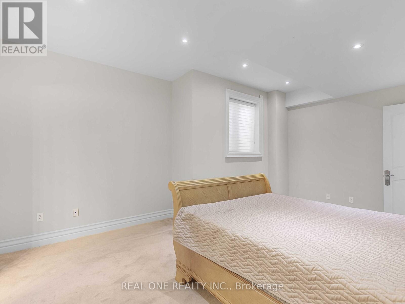 25 Dempsey Crescent, Toronto, Ontario  M2L 1Y4 - Photo 19 - C12455840
