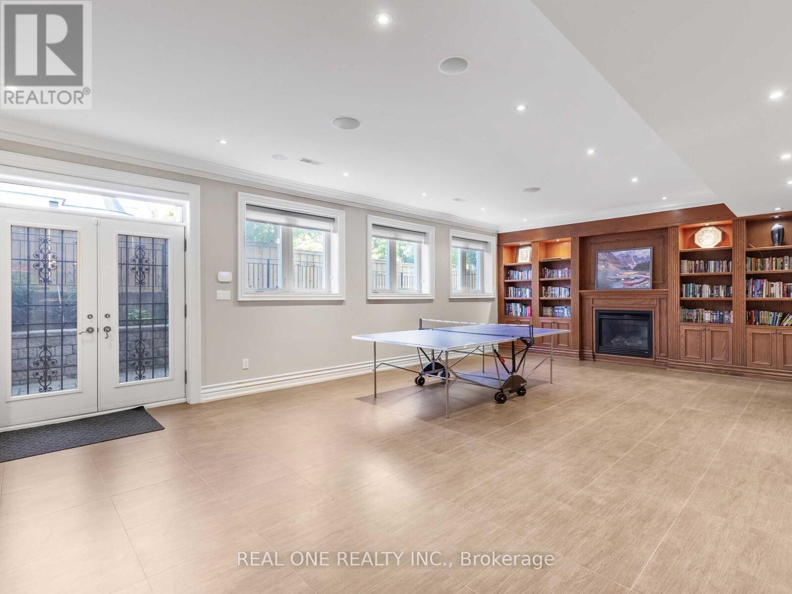 25 Dempsey Crescent, Toronto, Ontario  M2L 1Y4 - Photo 5 - C12455840