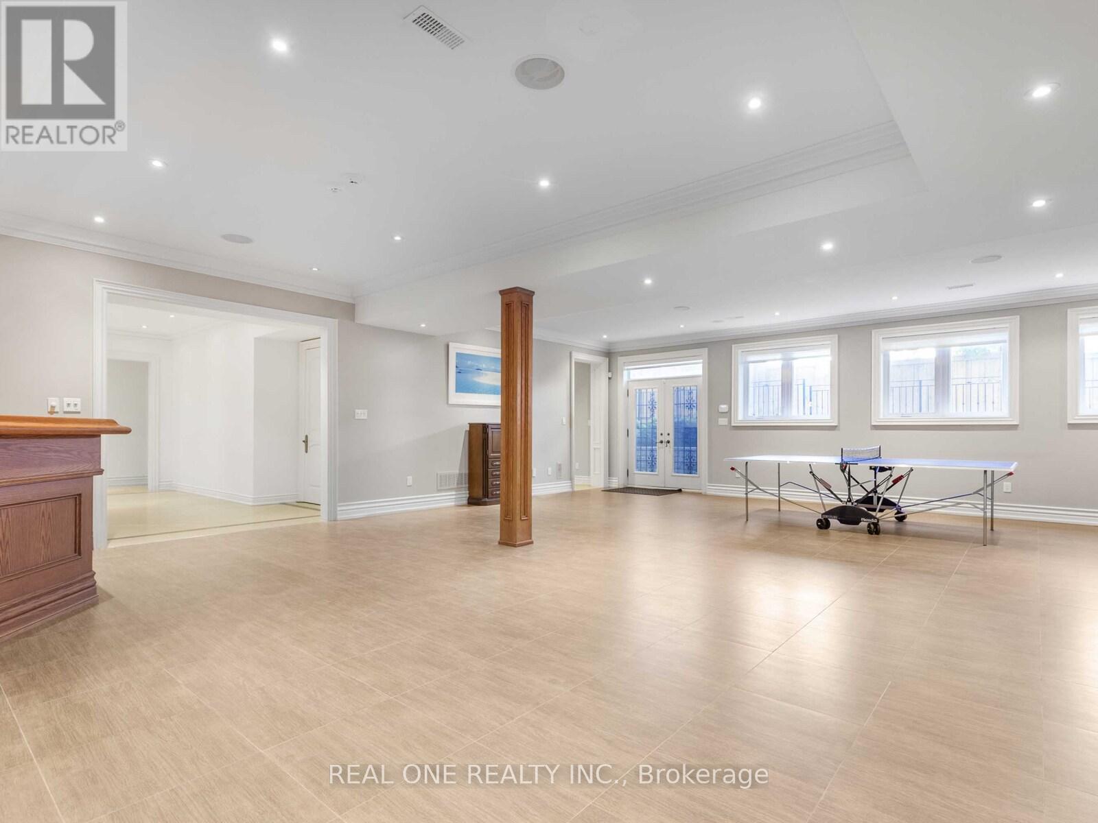 25 Dempsey Crescent, Toronto, Ontario  M2L 1Y4 - Photo 8 - C12455840
