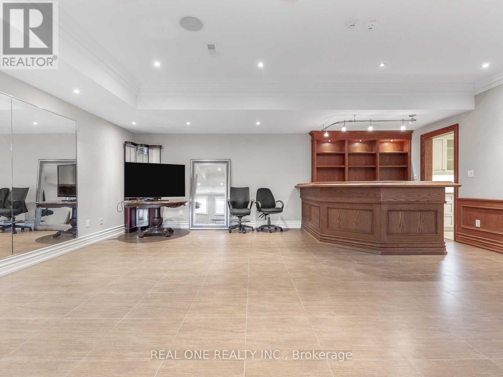 25 Dempsey Crescent, Toronto, Ontario  M2L 1Y4 - Photo 9 - C12455840