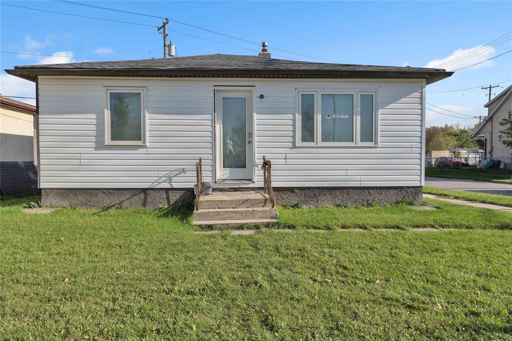 1739 King Edward Street, Winnipeg, Manitoba  R2R 0M3 - Photo 0 - 202522512