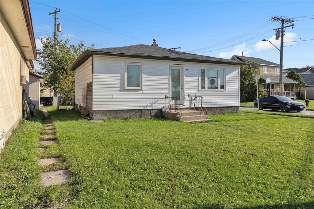 1739 King Edward Street, Winnipeg, Manitoba  R2R 0M3 - Photo 11 - 202522512
