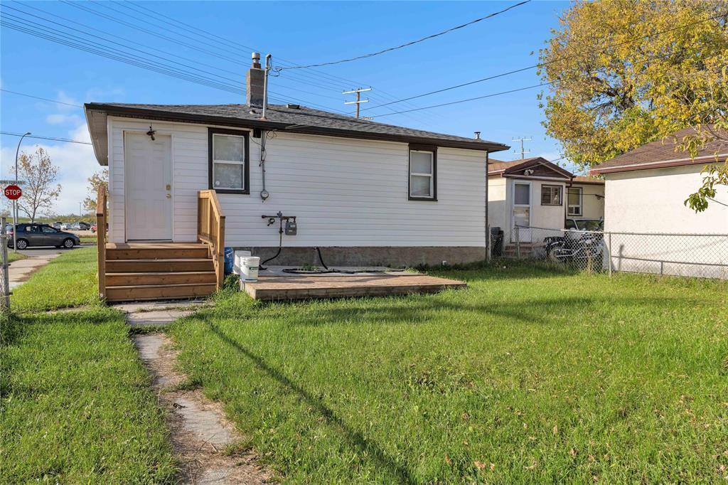 1739 King Edward Street, Winnipeg, Manitoba  R2R 0M3 - Photo 12 - 202522512