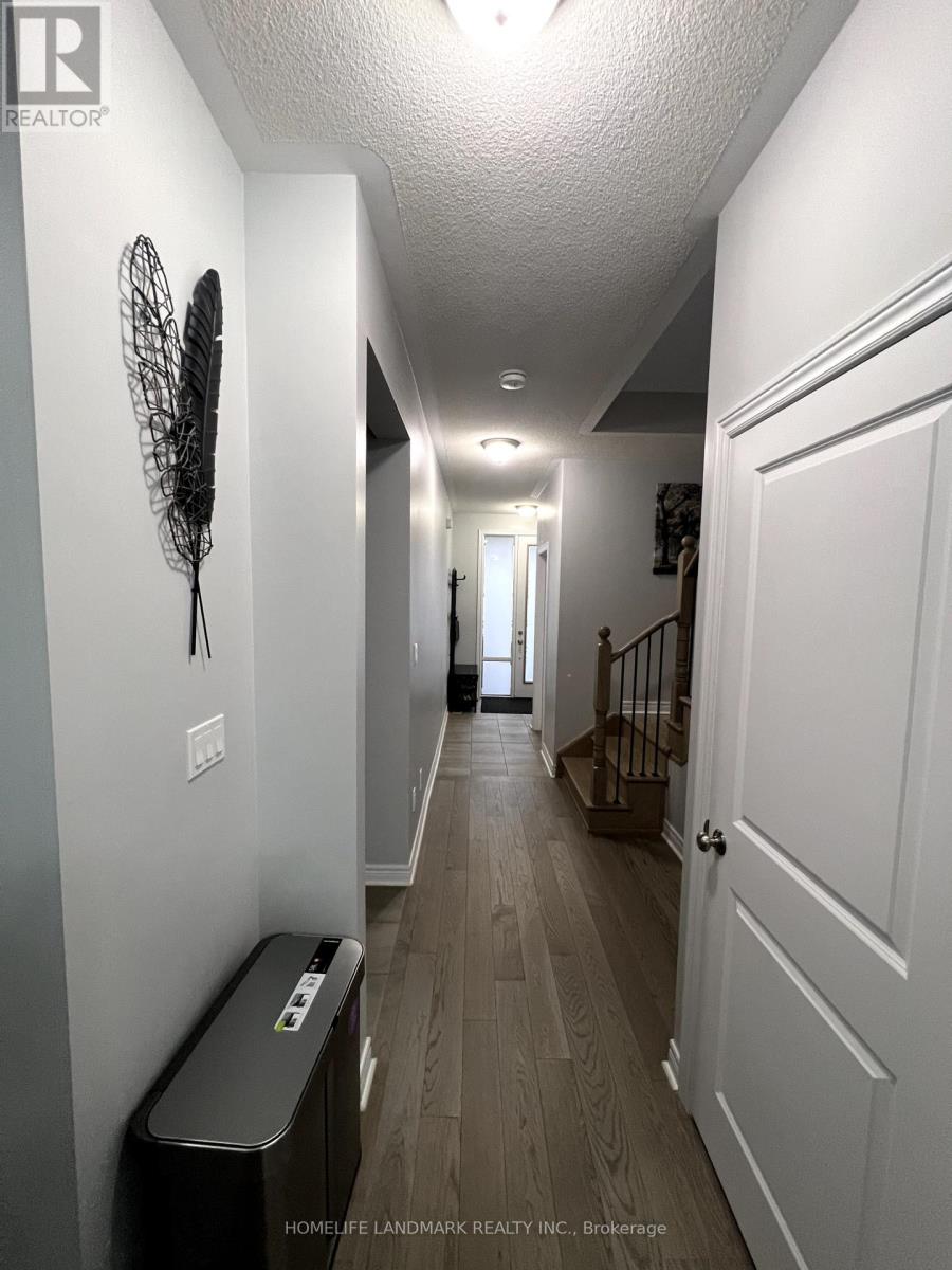 1158 Drawstring Lane, Pickering, Ontario  L1X 0G7 - Photo 6 - E12455857