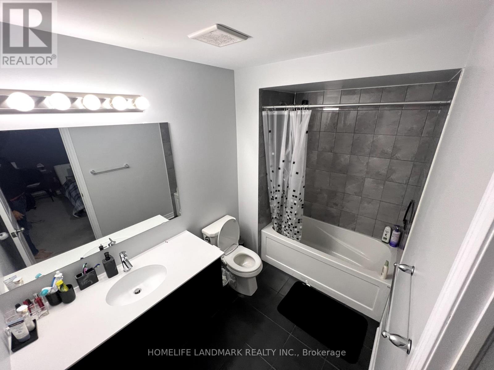 1158 Drawstring Lane, Pickering, Ontario  L1X 0G7 - Photo 8 - E12455857
