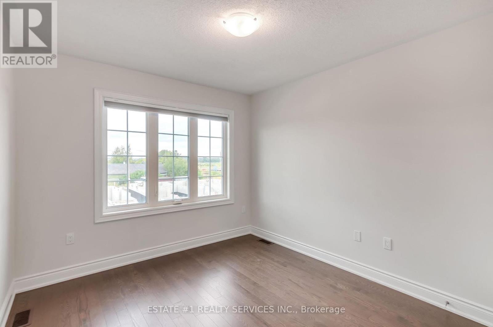 29 Bermondsey Way, Brampton, Ontario  L6Y 0E4 - Photo 10 - W12455859